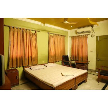 Roxy Inn,Cuttack Bagian luar foto